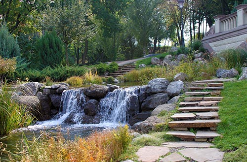камни